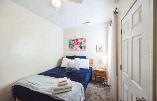 Charming Getaway on Ash St- Minutes from Cinci - Photo 2