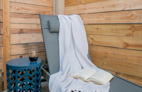 Jennifer's Chic Modern 1st Floor Apt Private Patio - Foto 21