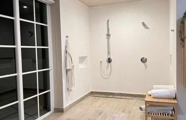 Spacious Villa w Pool Garden Views - Photo 38