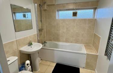 Modern 1-Bed Retreat Cozy, Bright and Central - Foto 11