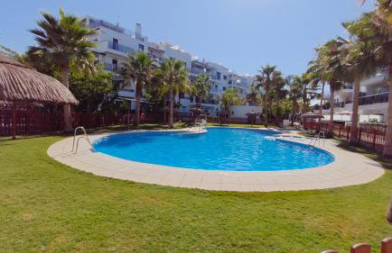 Apartamento familiar premium en Playa Granada - 3 dormitorios, piscina y golf - Foto 4