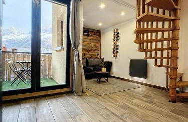Modern 2BR Apt with Mountain Views & Private Parking - Foto 17