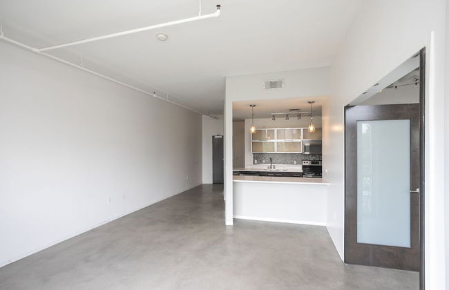 Unfurnished Condo | Amazing Layout with Balcony and In-building Storage Unit - Foto 24