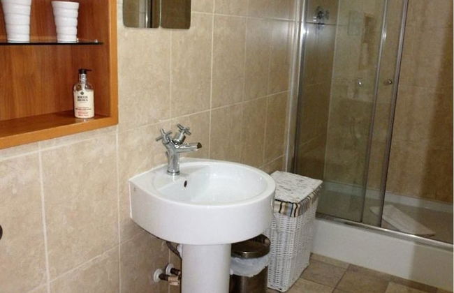 Executive Apartment With City Views - Photo 10