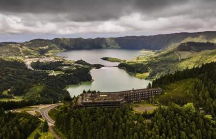 Blue And Gold Cozy Home - Photo 31