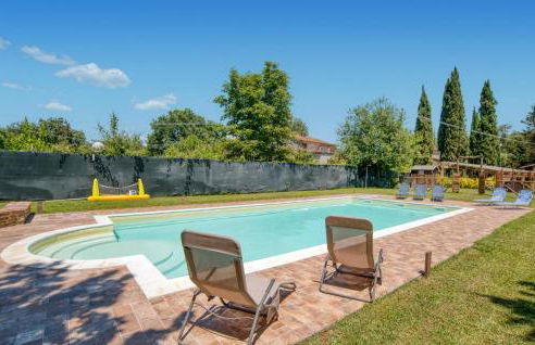 8 Bedroom Awesome Home In Arezzo - Foto 1