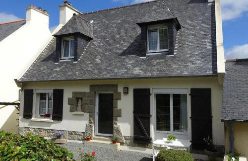 Holiday Home in Guerlesquin Near Lake - Foto 1