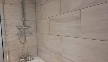 Two Bed house, Parking for 2 cars close to Heathrow - Foto 4, Shower