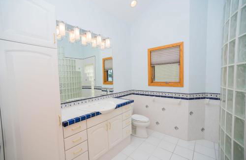 Crystal Lake Hillside with Private Sandy Beach - Foto 31