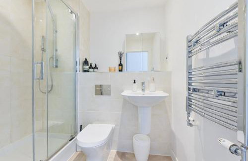 Canary Cityscape- stylish 3 bedroom apartment - Foto 9