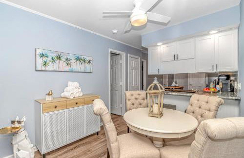 Fully Renovated First Floor Condo! Cypress Bay J-2 - Foto 6