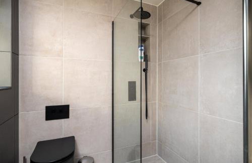 Modern 2BD Victorian Home Near Town Centre - Foto 14