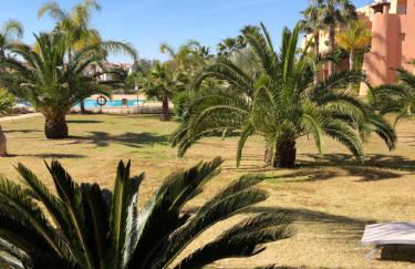 BEL APPARTEMENT REZ De CHAUSSEE AVEC DOUBLE TERRASSE FACE AU LAC ET AU GOLF - Foto 1