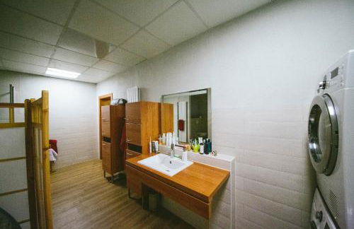 Große & voll ausgestattete Apartments, Studios, Doppelzimmer, Workspace, Parkplatz, Netflix, Prime & schnelles Wifi in ruhiger Lage mit Garten - Foto 19