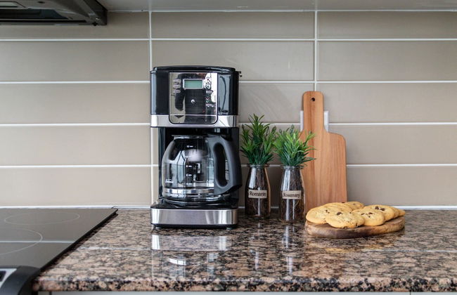 QuickStay Two-Bedroom Condo - Photo 33