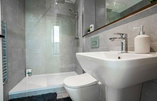Luxury 3BR Apartment - City Centre - Sleeps 10 - Foto 47