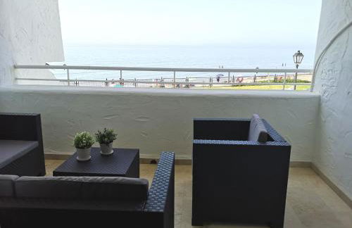 Modern apartment with pool on the beachfront in Marbella by SharingCo - Photo 40