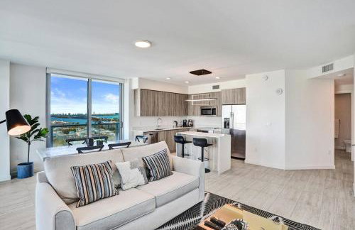 Luxury 2 Bedroom Corner Condo Walk to Design District, Infinity pool with Bay and City views, Gym, Free Parking Spot - Foto 3