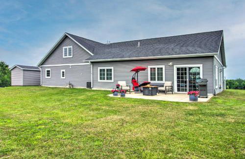 Quiet Retreat with Kayak and Patio, Walk to Lake! - Foto 22