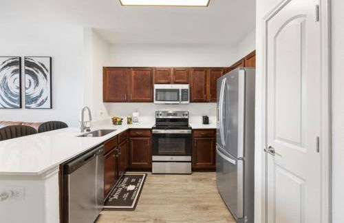 Luxury & Vibrant stay in Frisco with pool & gym - Foto 11