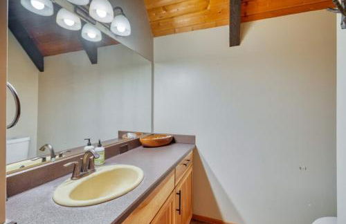 Spring Home 6 - Cozy 4BR Cabin in Black Butte Ranch w Fireplace - Foto 30