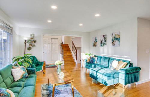 Modern Kirkland Home with Sauna and Outdoor Fireplace - Foto 5