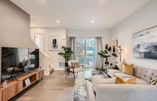 Stylish & Spacious Centrally-Located Home w/Garage - Foto 16