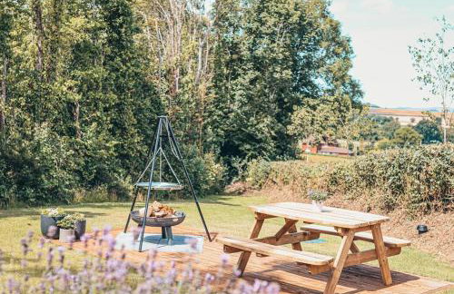 Elmhut Shepherd's Hut with Hot Tub - Foto 16