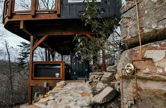 Breathtaking Tree House with Jacuzzi and Lofted Interior in Georgia - Foto 27