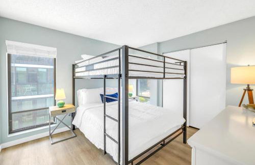 Private Patio - Walk to Beach Shops & More! - Foto 6