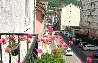 LE PETIT ANGLE APPARTEMENT 2 Pièces, plein centre ville, près de la gare jusqu'à 4 personnes - Foto 15