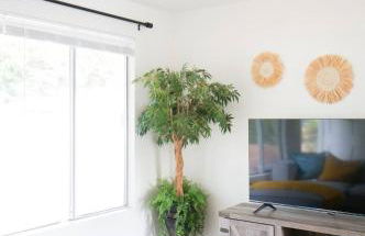 Beautiful Light-filled Farmhouse w swing & slide - Foto 13