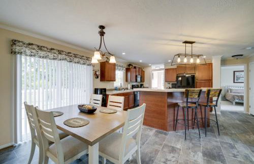 Efficiently Equipped Lewis Home Deck and Gas Grill! - Foto 1