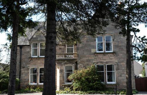 Whitecraigs - Photo 1