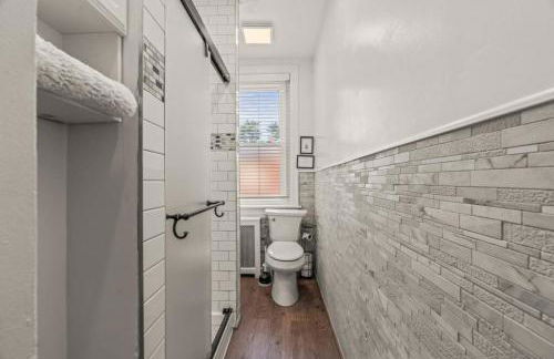 Spacious Home King Beds Gym Deck Games Parking AC - Foto 43