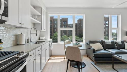 Outstanding Amenities-New Complex- Downtown Luxury - Foto 3