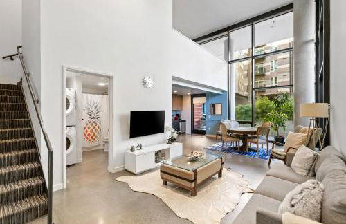 Airy and Open Corner Loft - 92 Walkscore - Foto 16