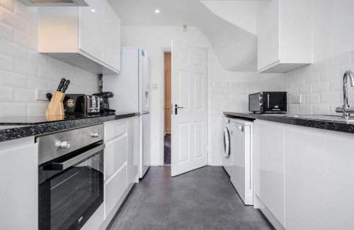 Bright and spacious home with free parking and garden - Foto 8