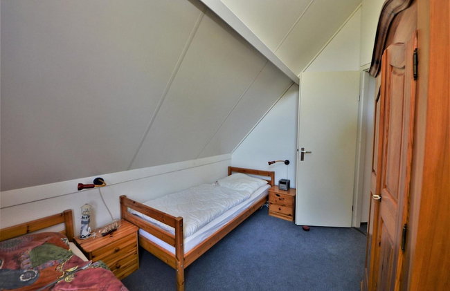 Lively Bungalow on the Water - Photo 6