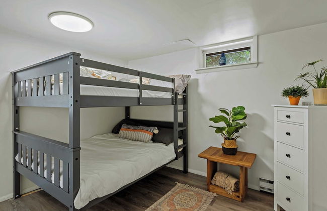 Lake It Right by Avantstay Lakefront w/ Dock, Hot Tub, Fire Pit & Game Room - Photo 27