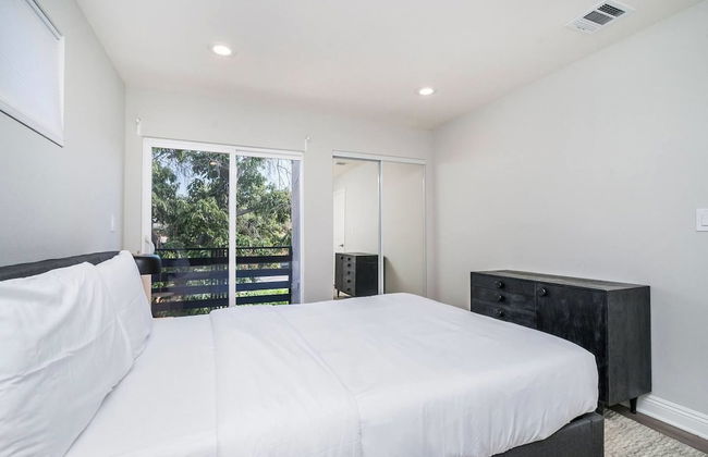 Brand NEW Luxury Modern 3bdr Townhome In Silver Lake - Photo 3