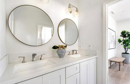 Situated in the heart of Costa Mesa near 17th Street - Foto 5