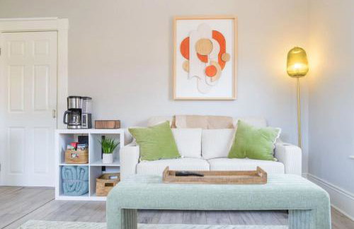 King Bed Downtown Suite Port City Stays - Foto 4