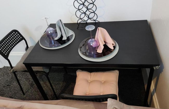 1 Bed - Sleeps 4 - Wolverhampton City Centre - Foto 9