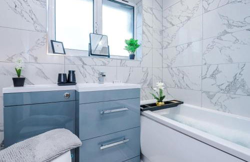 Stunning Home in Altrincham, Large Driveway, Sleeps 7, Perfect For Groups - Foto 31