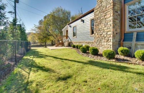 Walk to White River Cozy Escape with Screened Porch - Foto 21