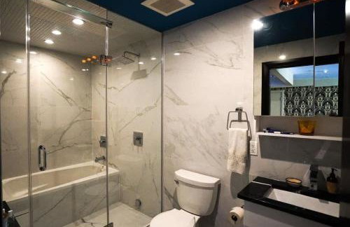 Bright 2-Story Brooklyn Oasis w Patio & Fire Pit - Foto 10