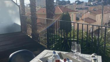Cinema Room - grande terrasse - clim - Wifi - calme - mer - Foto 1