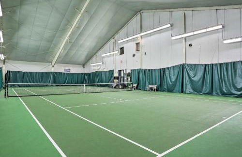 Deck, Fire Pit and Pool Access at Poconos Retreat! - Foto 34