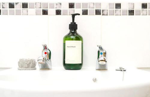 2BR Flat Near City Centre with Free Parking - Foto 15